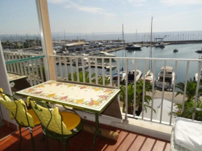 Studio à Hyères Port avec loggia et parking - FR-1-335-187